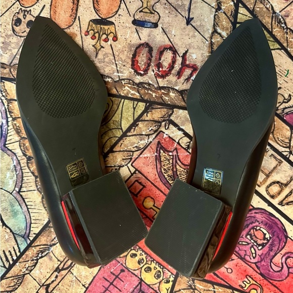 Black Kitten Heels with a Pop of Red Size 7 (but run big) - Picture 3 of 8